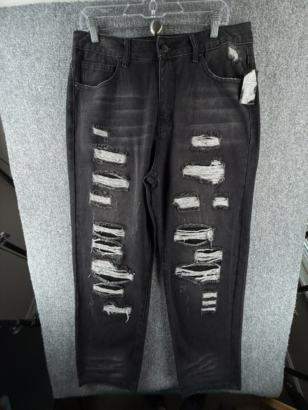 NWT Hot Topic Jeans Charcoal Wash Ripped Distressed 32x32 Men Cotton Adult